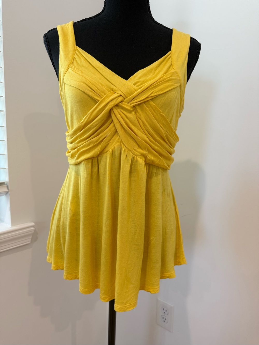 New York & Company Yellow Knotted Front Sleeveless Camisole - Medium